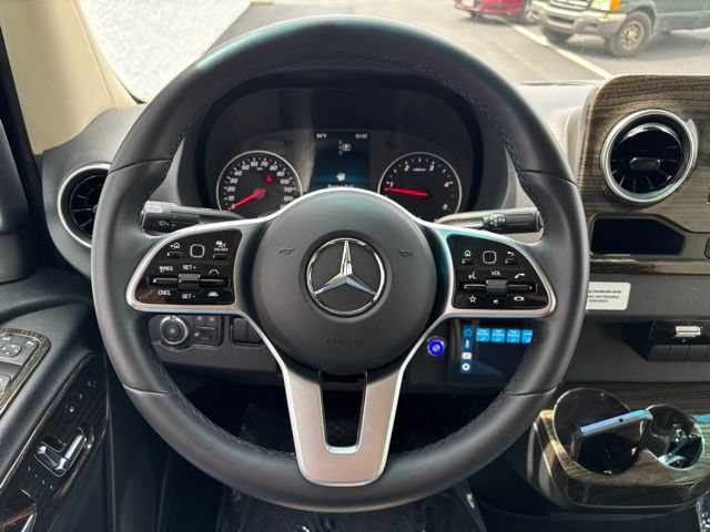 Used 2024 Mercedes-Benz Sprinter 3500 image 32