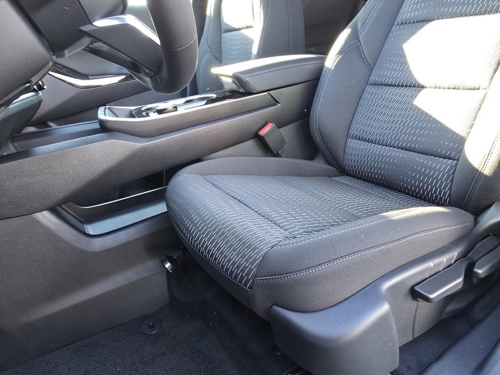 New 2026 Chevrolet Equinox LT FWD image 17