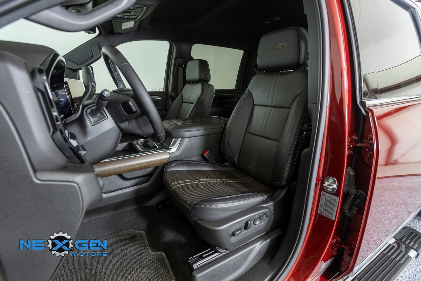 Used 2025 Chevrolet Silverado 2500 High Country w/ Technology Package image 24