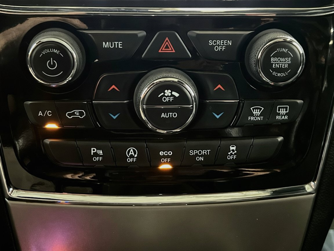 Used 2022 Jeep Grand Cherokee Laredo X RWD image 12