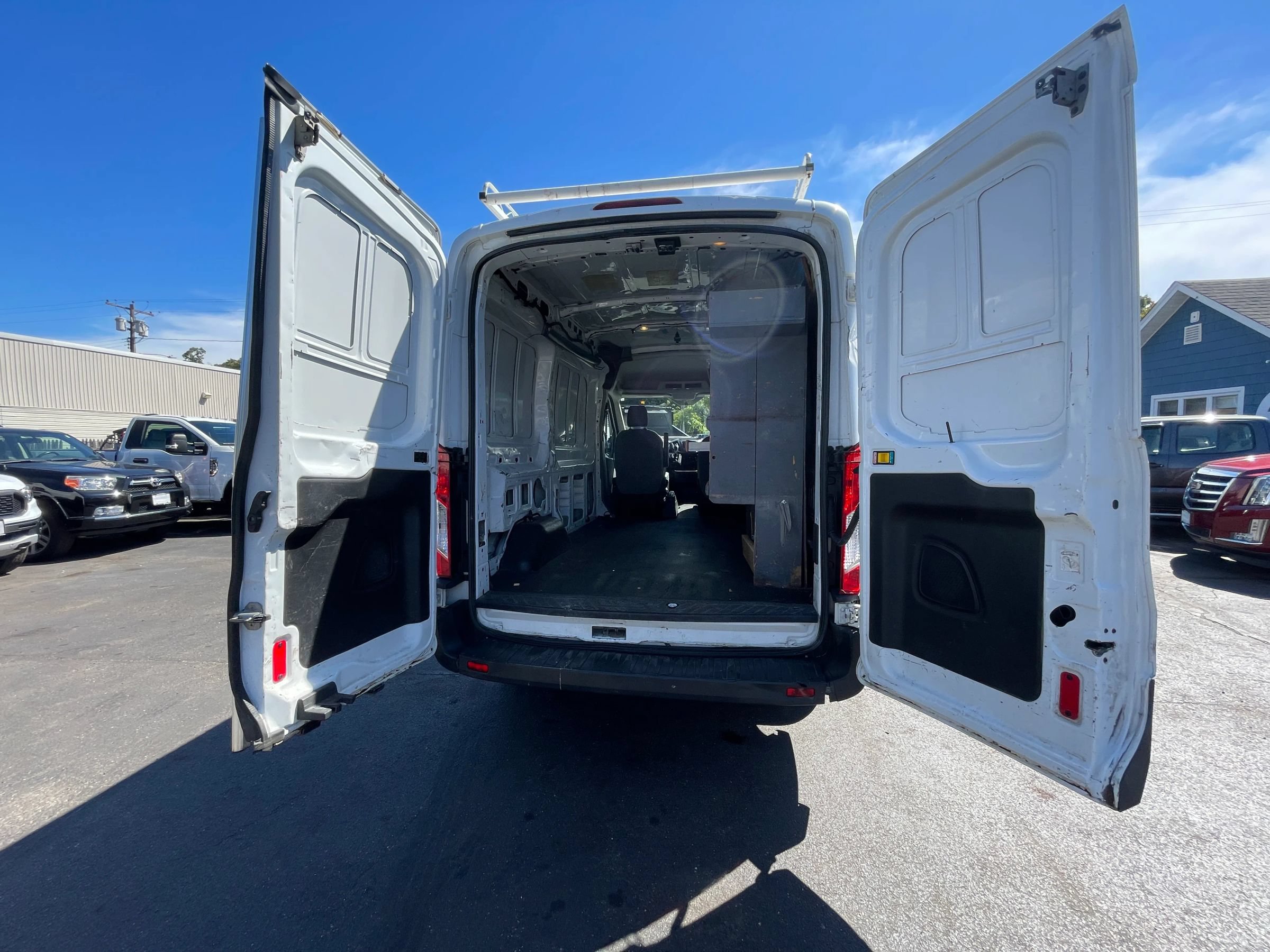 Used 2015 Ford Transit 250 130 Medium Roof RWD image 27