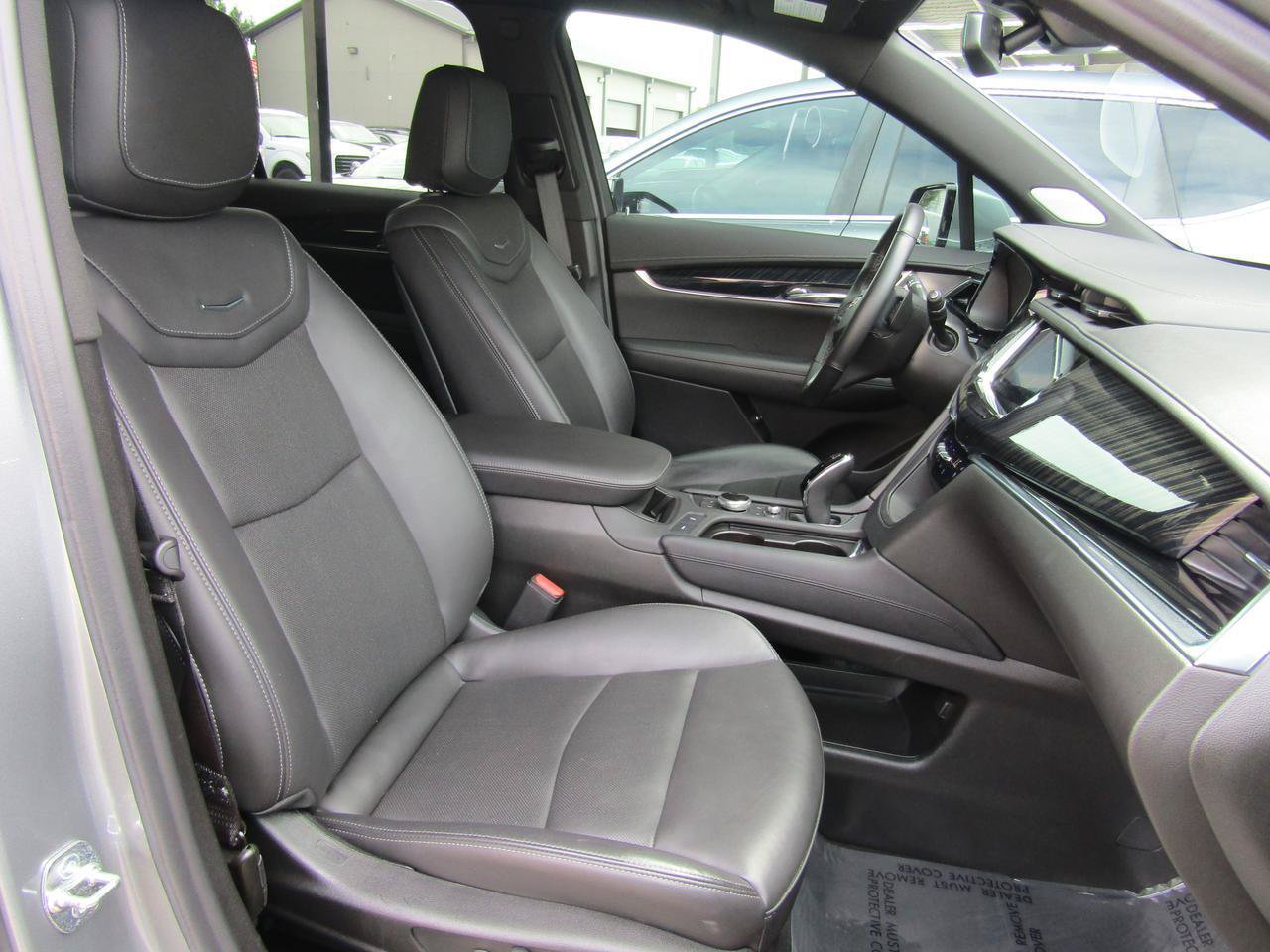 Used 2025 Cadillac XT6 Premium Luxury FWD image 13