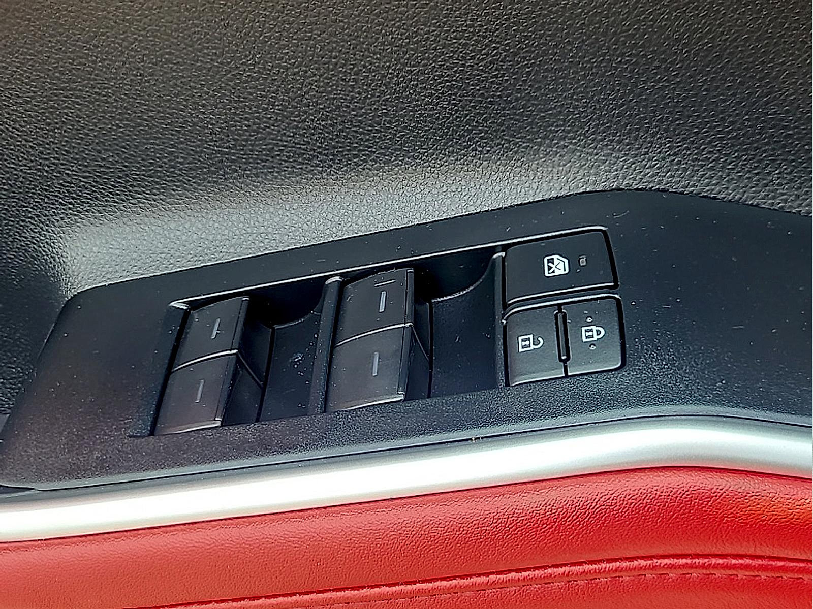 Used 2025 Toyota Highlander XSE AWD/4WD image 16