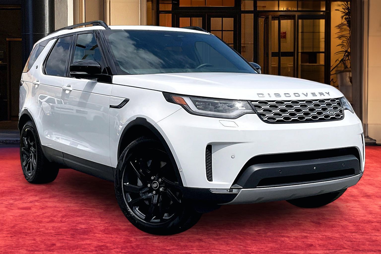 Certified 2025 Land Rover Discovery S AWD/4WD image 2