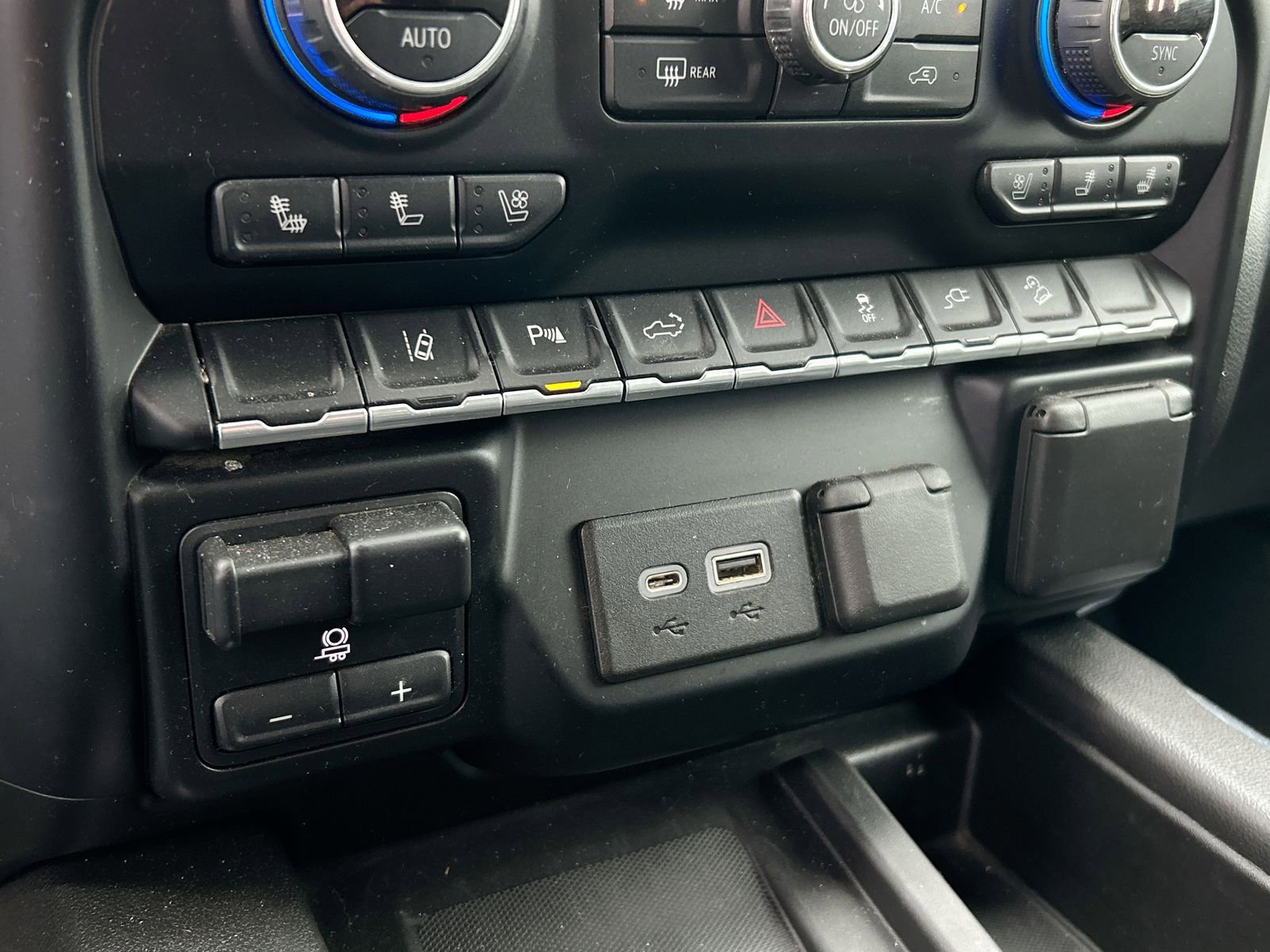 Used 2020 Chevrolet Silverado 2500 LTZ w/ LTZ Premium Package image 21