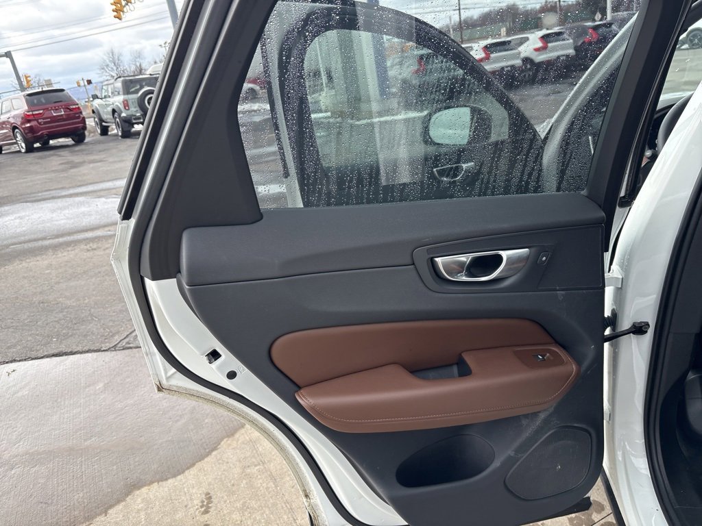 Certified 2024 Volvo XC60 B5 Ultimate w/ Protection Package Premier image 31
