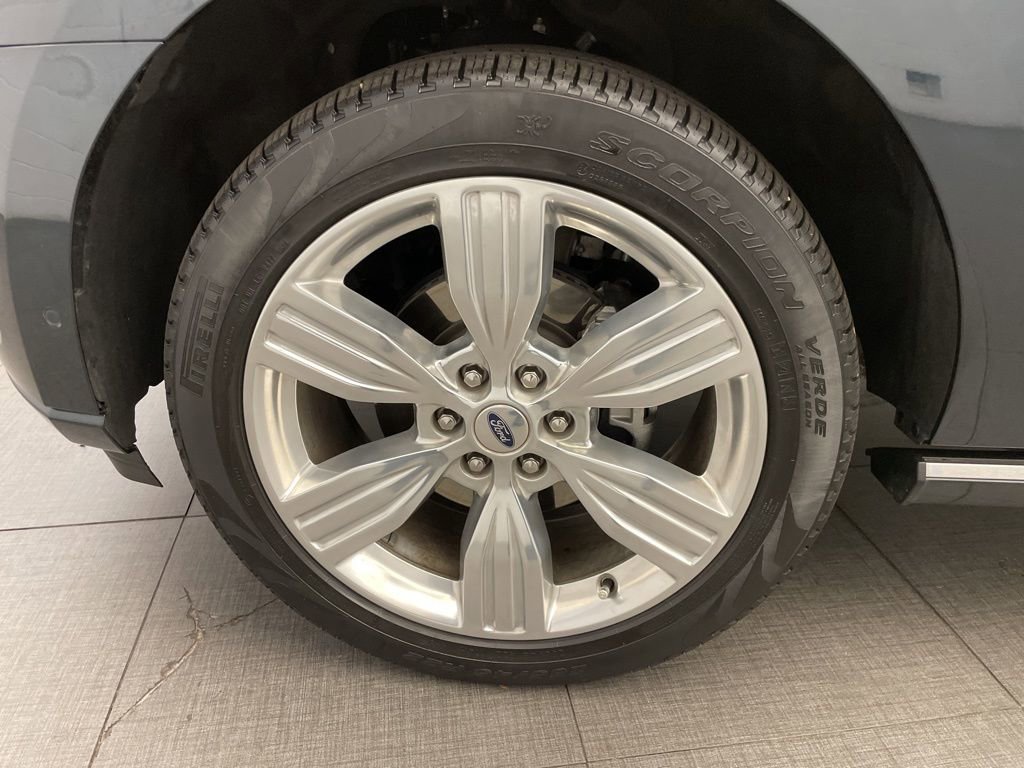 Used 2024 Ford Expedition Platinum image 11