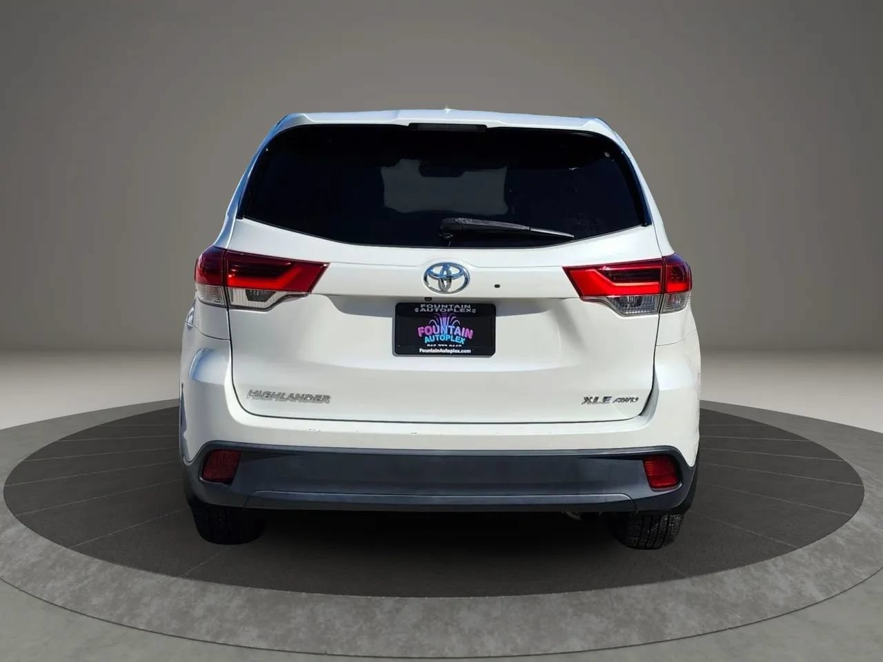 Used 2017 Toyota Highlander AWD V6 image 4