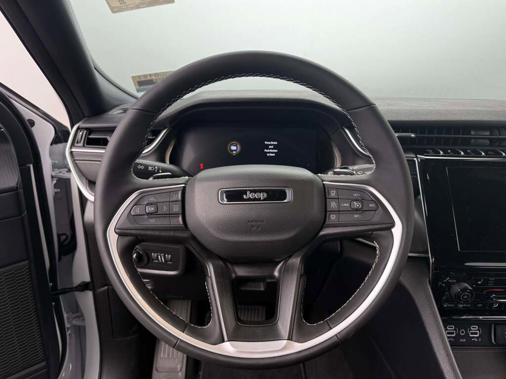 New 2025 Jeep Grand Cherokee Altitude image 18