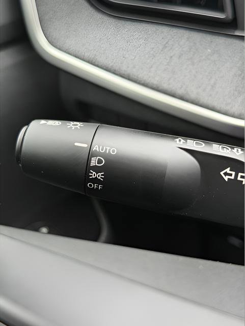 Certified 2025 Nissan Kicks SV image 27