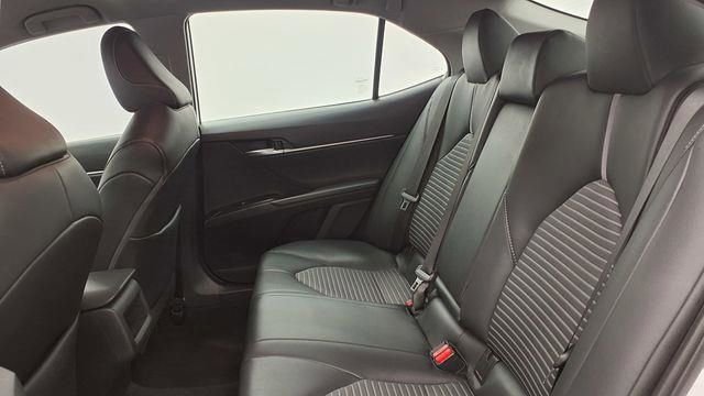 Used 2020 Toyota Camry SE image 19
