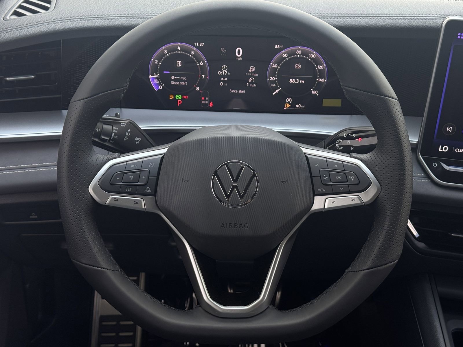New 2026 Volkswagen Tiguan SE R-Line FWD image 16