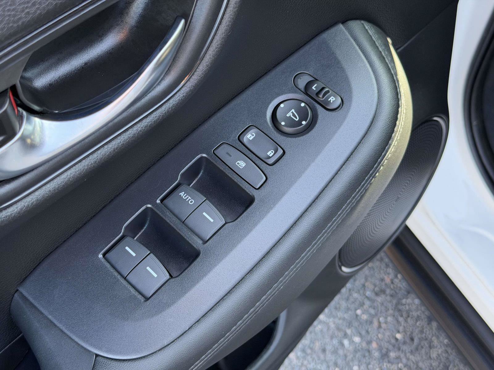 Certified 2025 Honda HR-V LX image 7