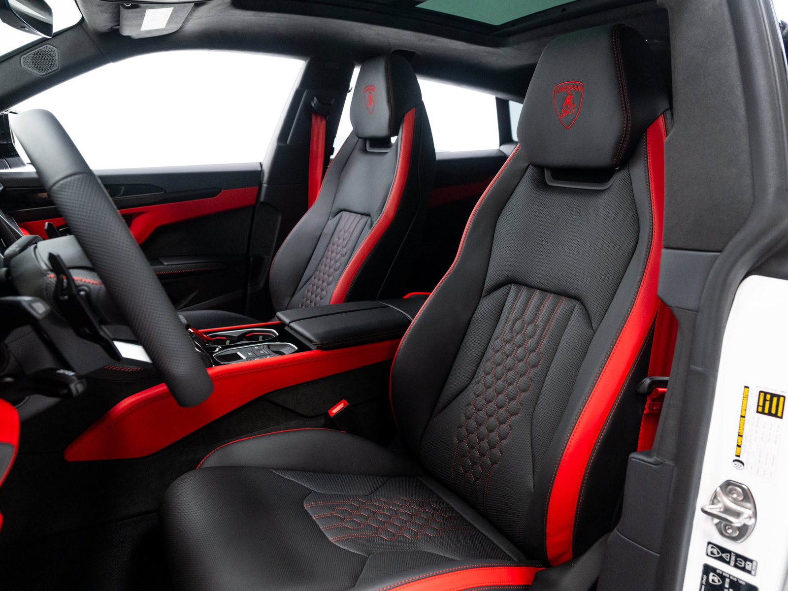 Used 2025 Lamborghini Urus SE AWD/4WD image 38