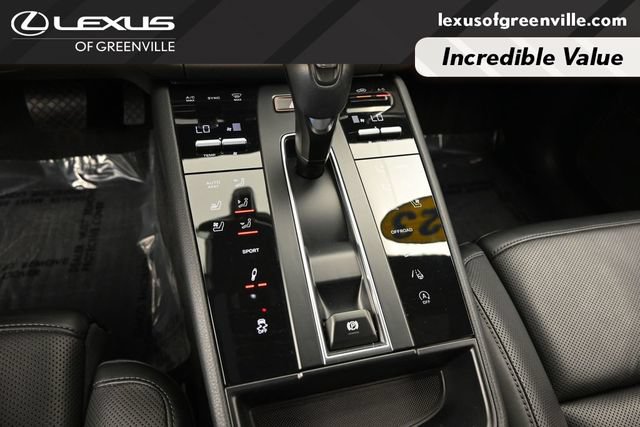 Used 2023 Porsche Macan Turbo AWD/4WD image 17