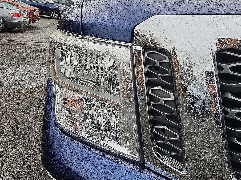 Certified 2018 Nissan Titan SV w/ SV Convenience Package image 10