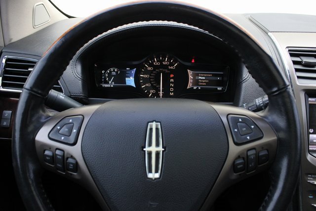 Used 2012 Lincoln MKX AWD image 16