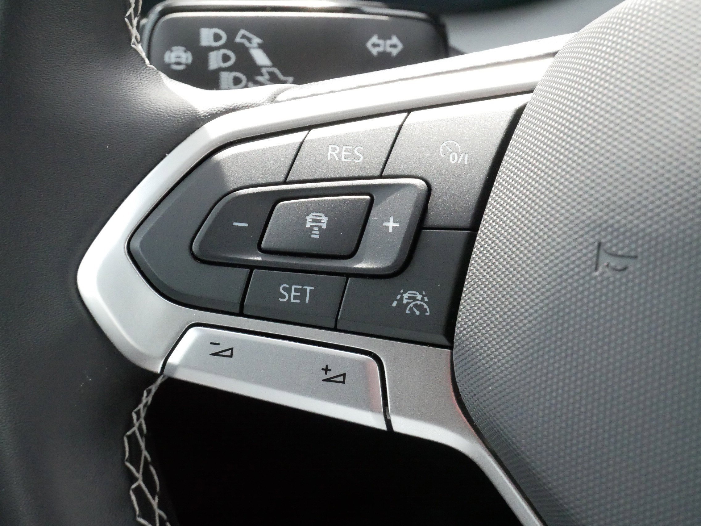 Certified 2024 Volkswagen Taos SE image 25