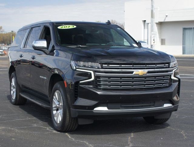 Used 2024 Chevrolet Suburban Premier RWD image 23