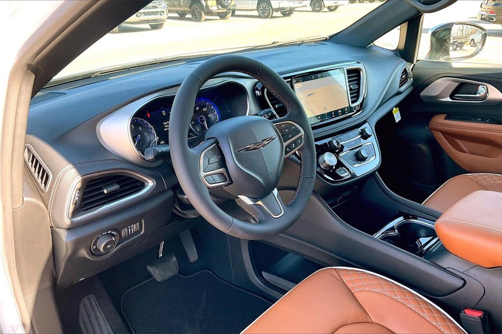 New 2026 Chrysler Pacifica Pinnacle image 6