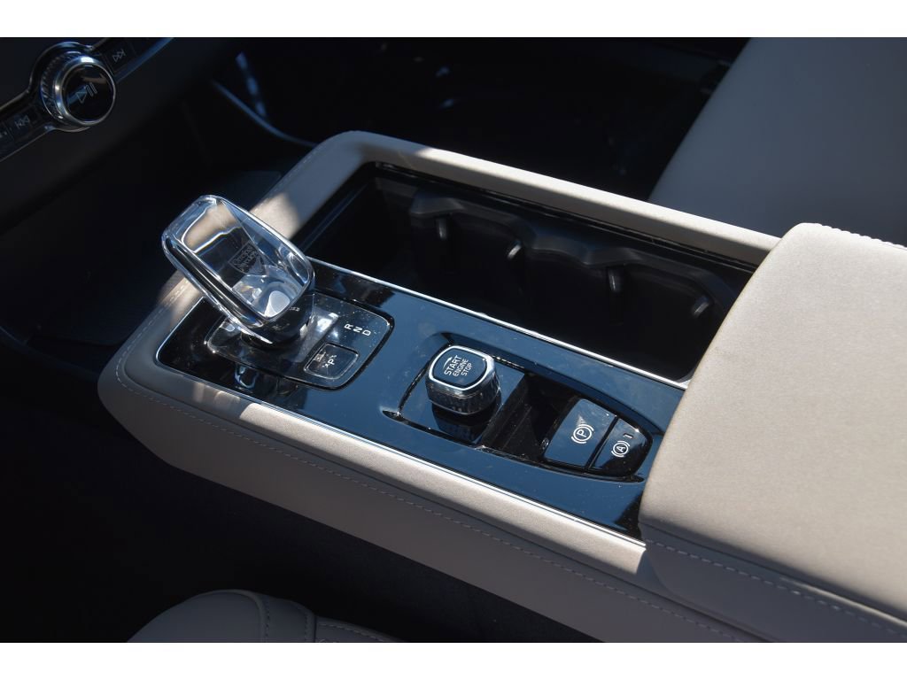 New 2026 Volvo XC90 B6 Plus w/ Protection Package Premier image 36