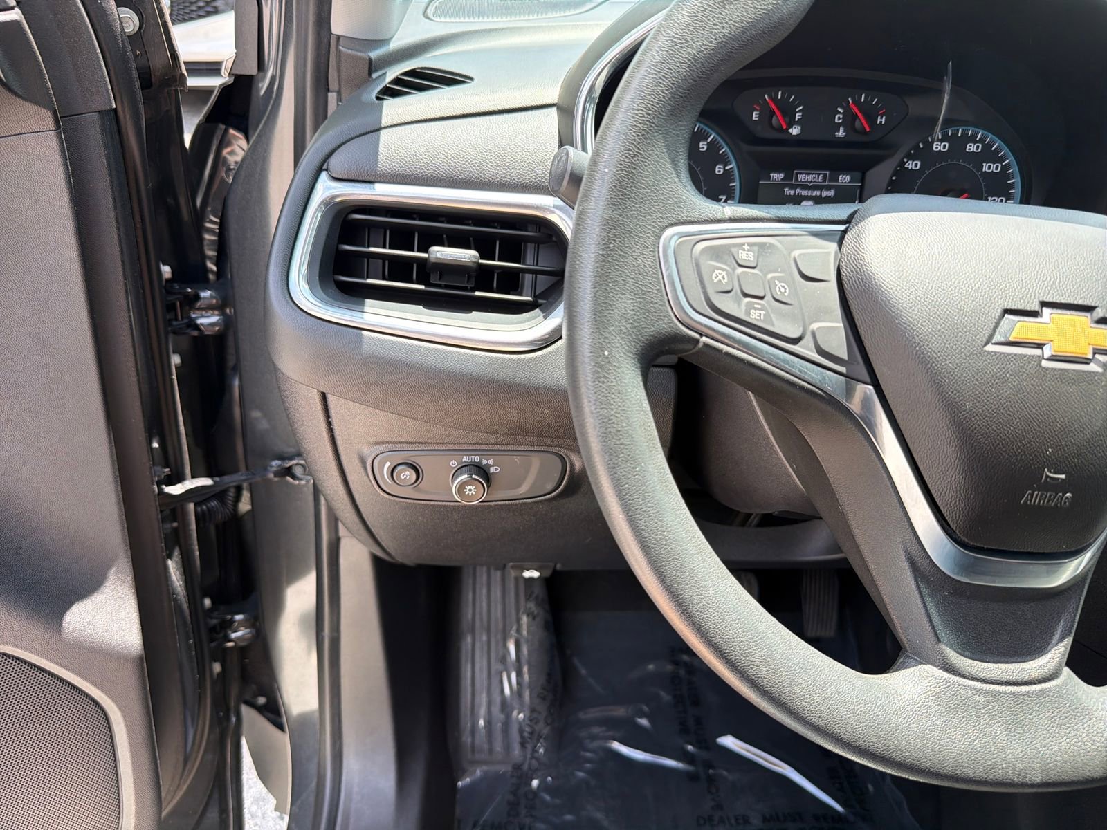 Used 2018 Chevrolet Equinox LT FWD image 15