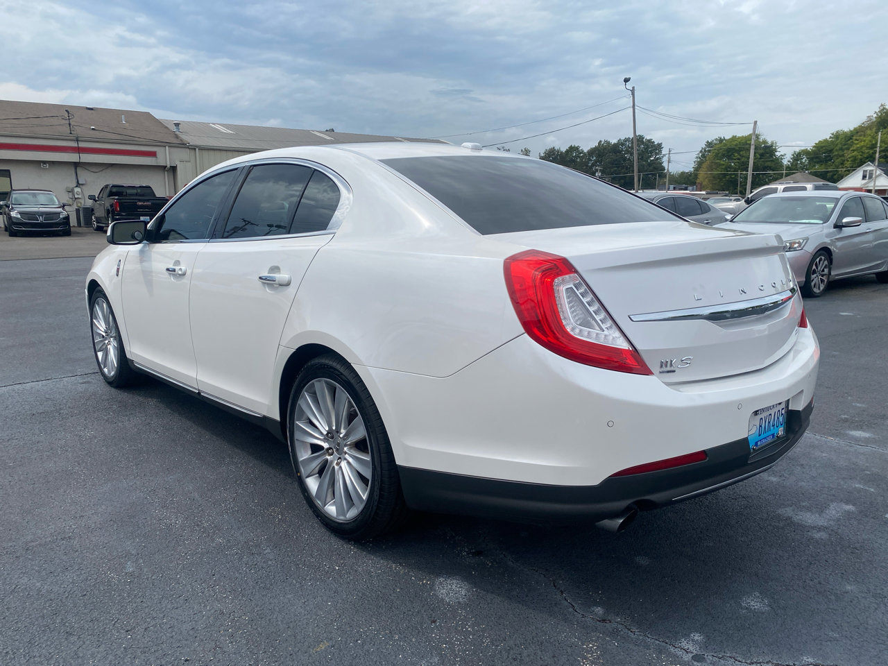 Used 2016 Lincoln MKS AWD w/ Equipment Group 201A image 7