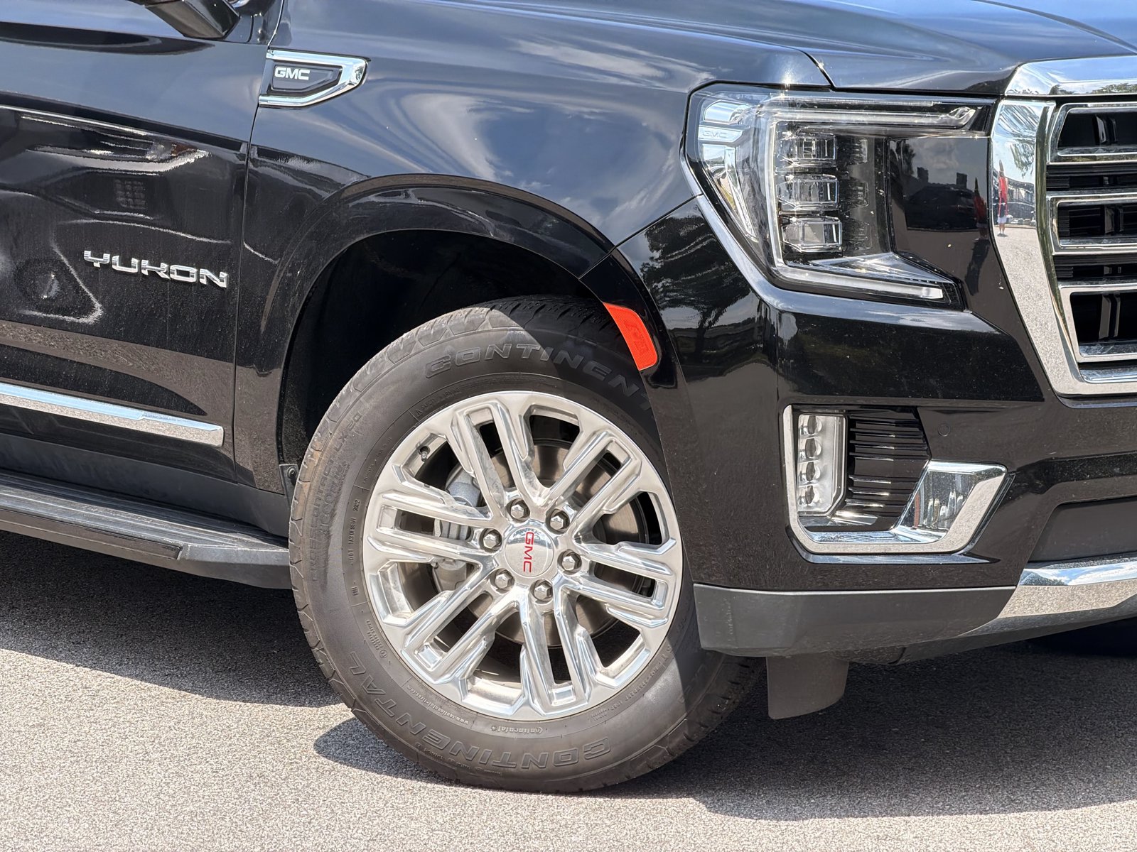 Used 2023 GMC Yukon SLT RWD image 3