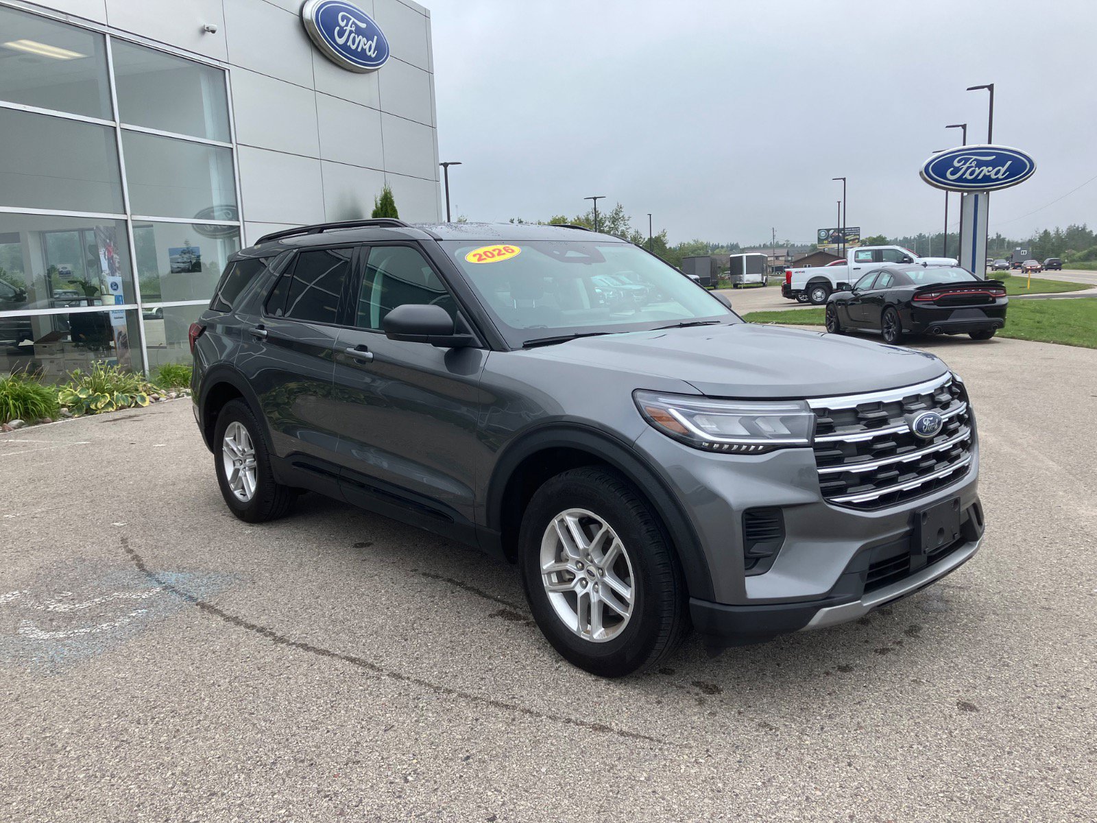 Used 2026 Ford Explorer Active AWD/4WD image 7