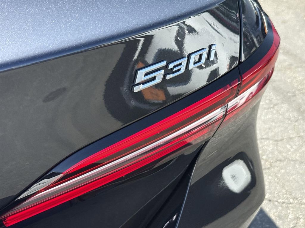 Used 2025 BMW 530i xDrive w/ Premium Package image 31