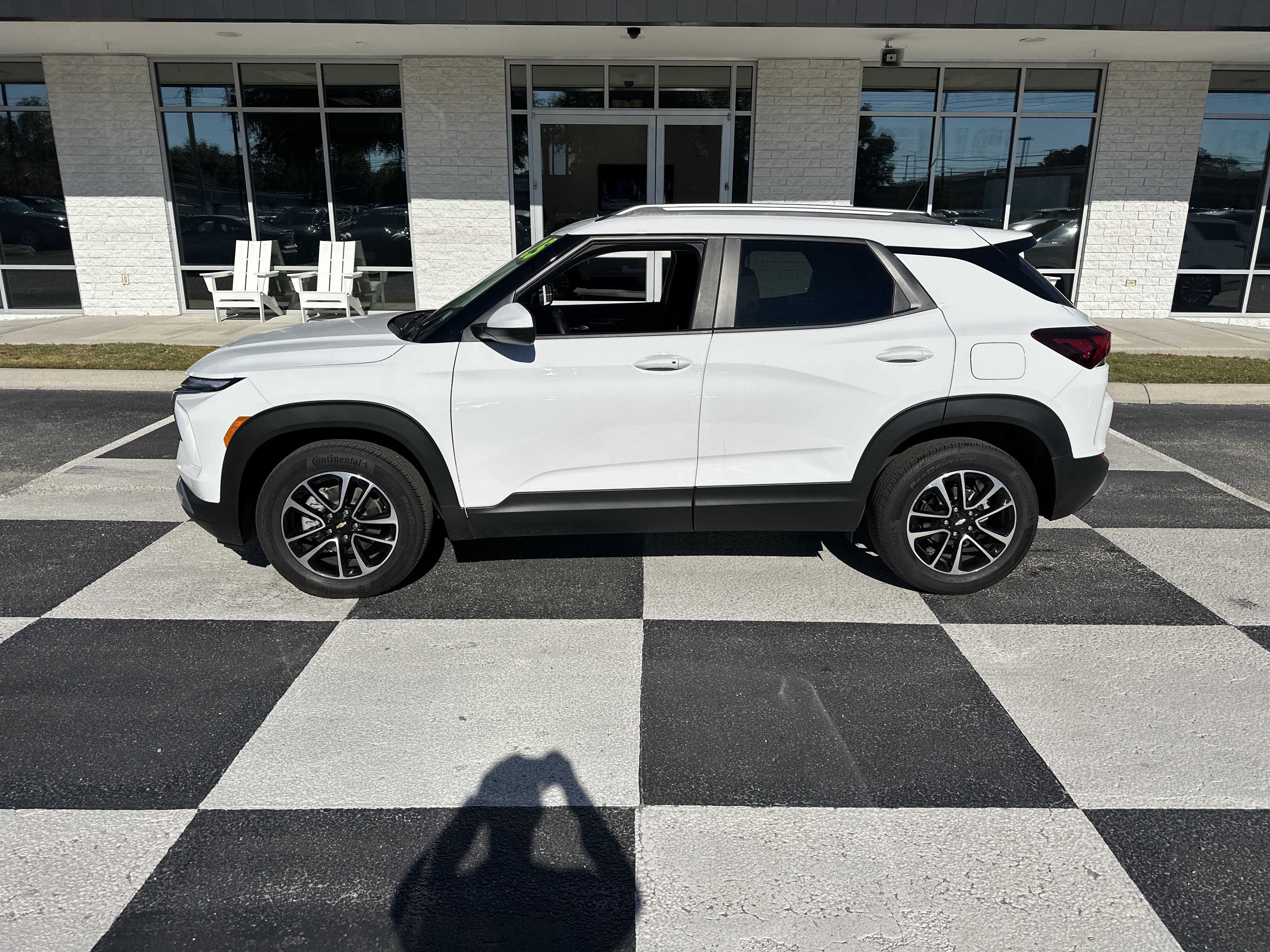 Used 2025 Chevrolet TrailBlazer LT w/ Convenience Package image 1