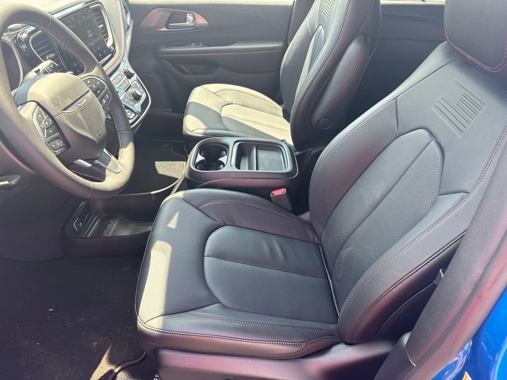 New 2027 Chrysler Pacifica Select FWD image 13