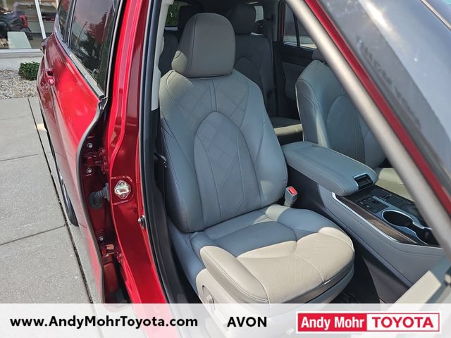 Used 2023 Toyota Highlander Platinum FWD image 41