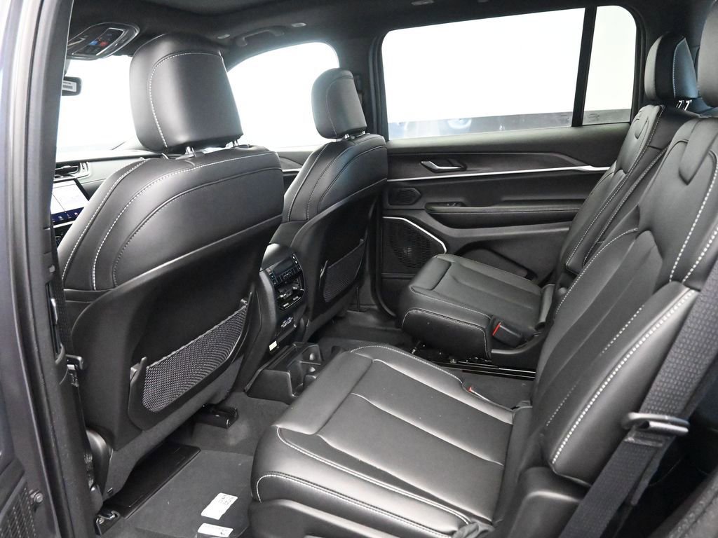 New 2025 Jeep Grand Cherokee L Limited w/ Black Appearance Package image 12