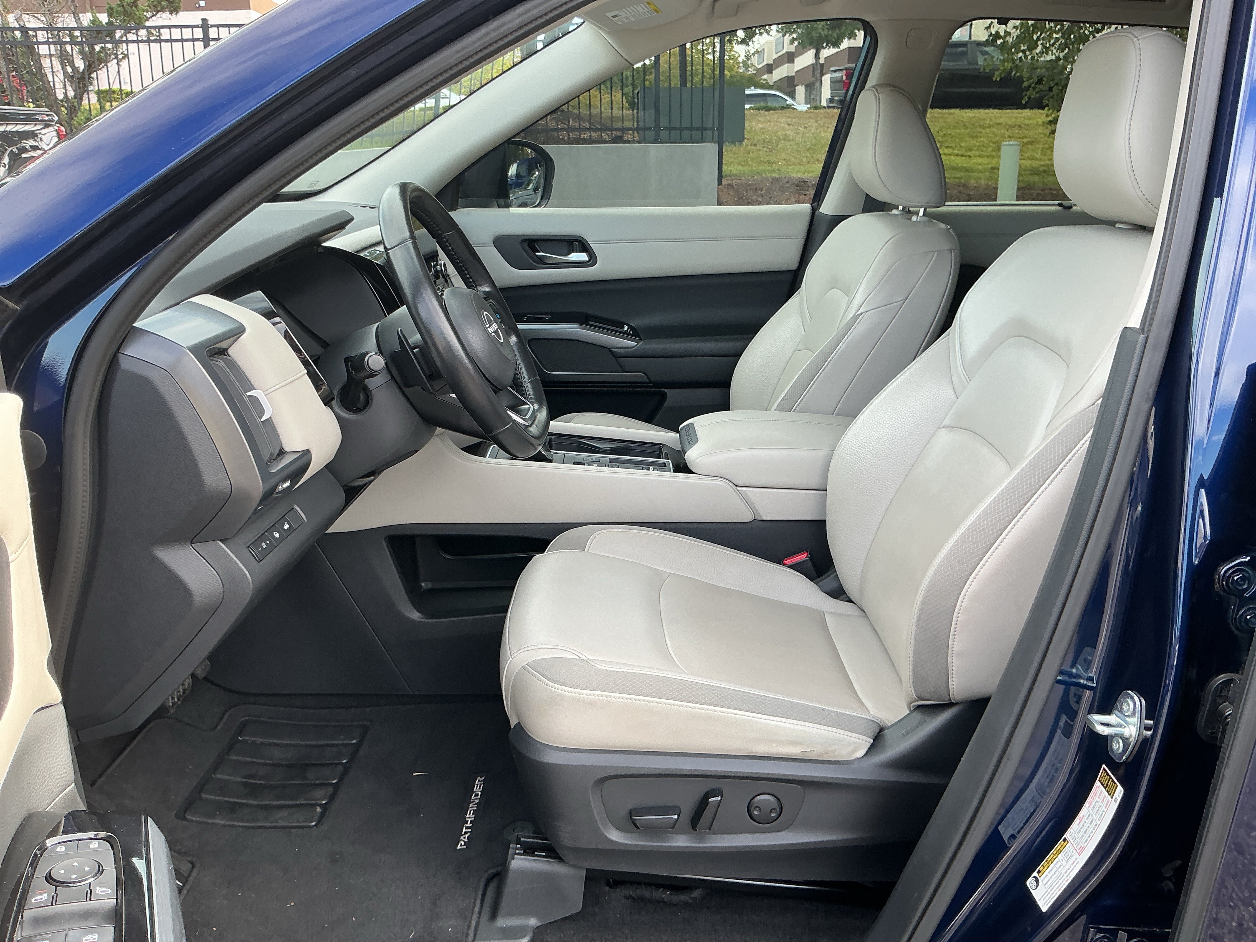 Certified 2022 Nissan Pathfinder SL FWD image 12