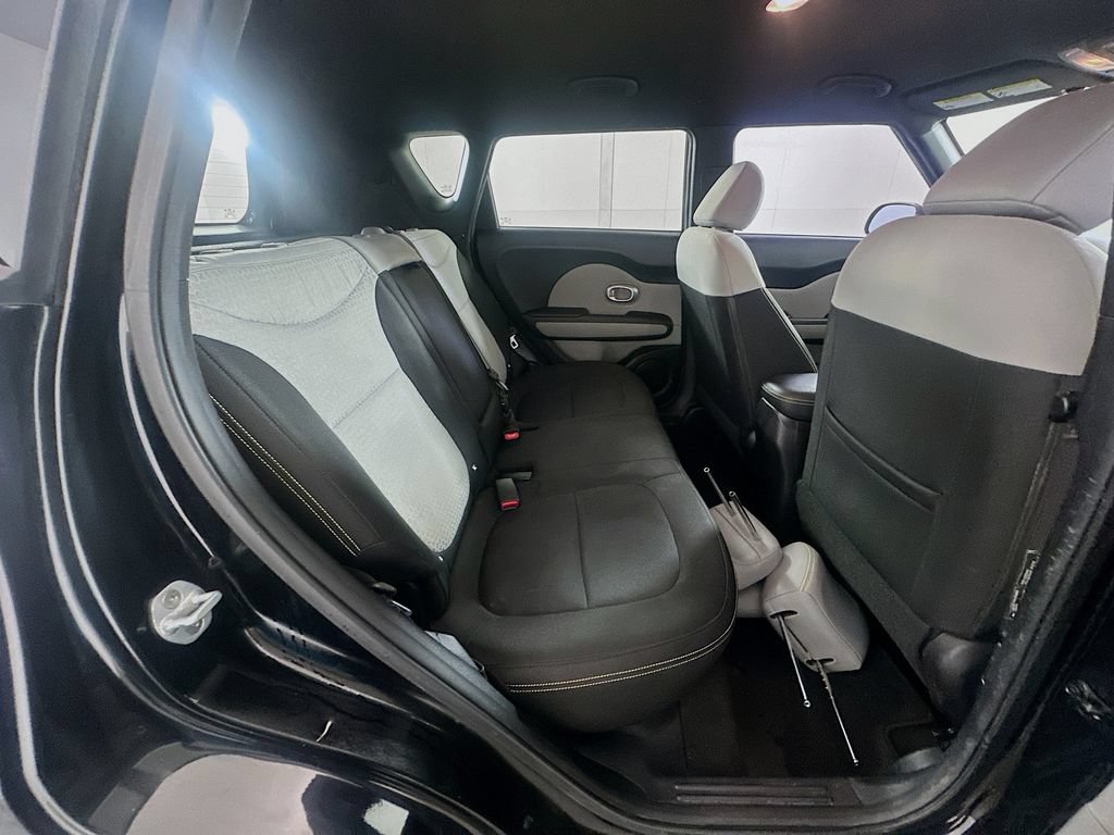 Used 2015 Kia Soul + FWD image 24