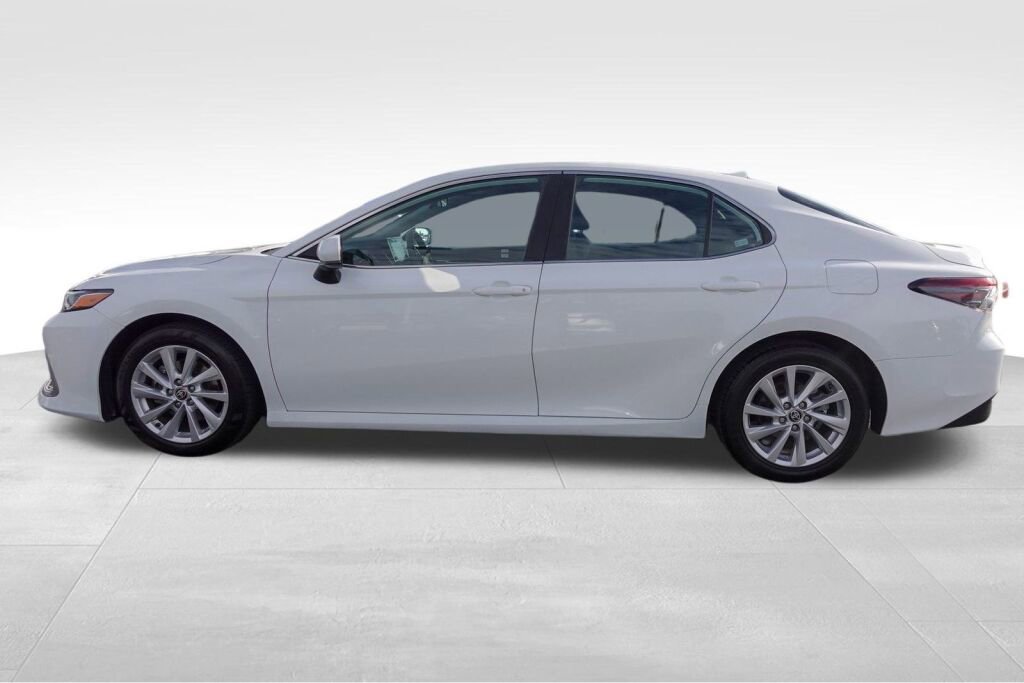 Used 2023 Toyota Camry LE image 7