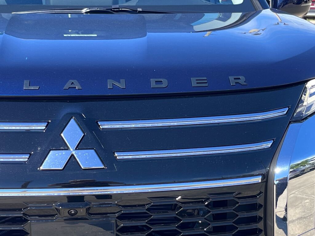 New 2025 Mitsubishi Outlander SE image 9