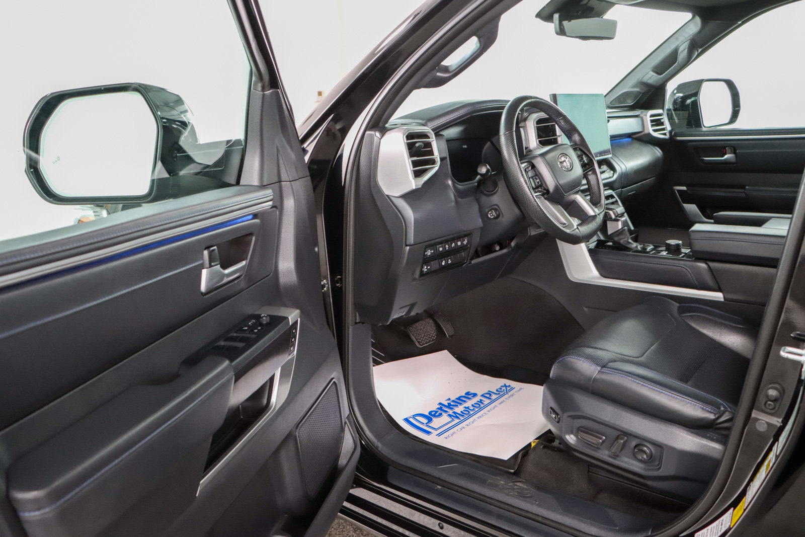 Used 2023 Toyota Tundra Platinum image 3