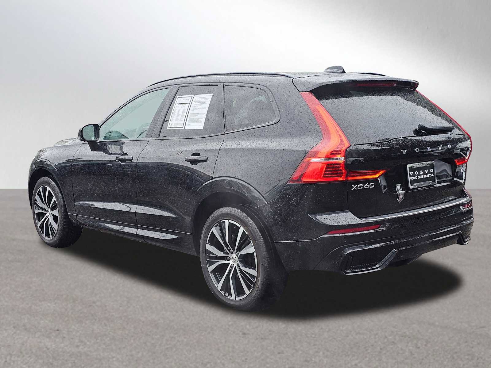 Certified 2024 Volvo XC60 B5 Plus w/ Protection Package Premier AWD/4WD image 5