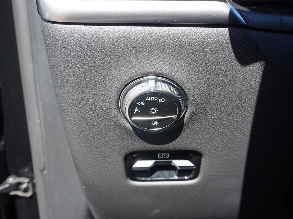 Used 2023 Mercedes-Benz GLC 300 4MATIC image 40