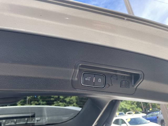 Used 2020 Ford Explorer XLT AWD/4WD image 10