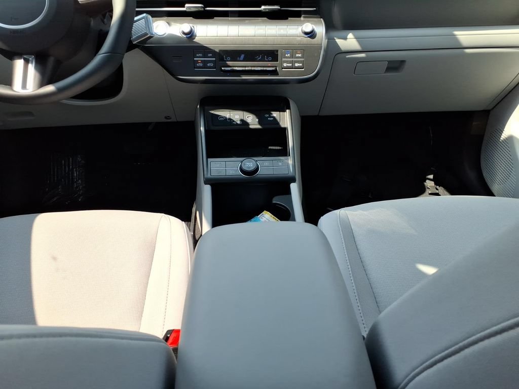 Used 2025 Hyundai Kona SEL FWD image 11