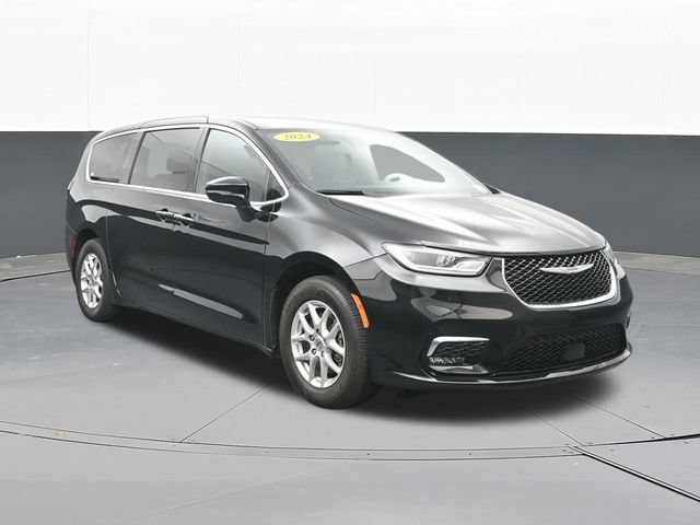 Used 2024 Chrysler Pacifica Touring FWD image 19
