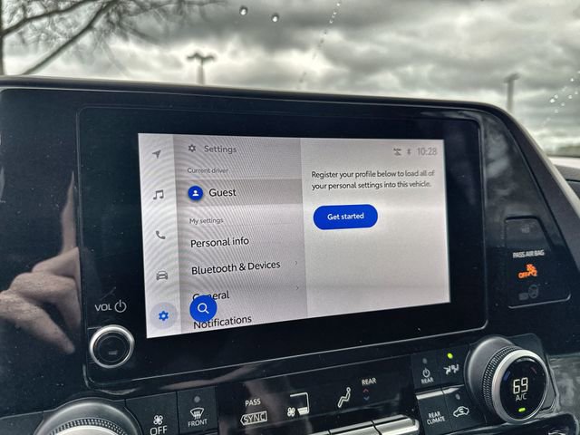 Used 2024 Toyota Highlander LE image 25