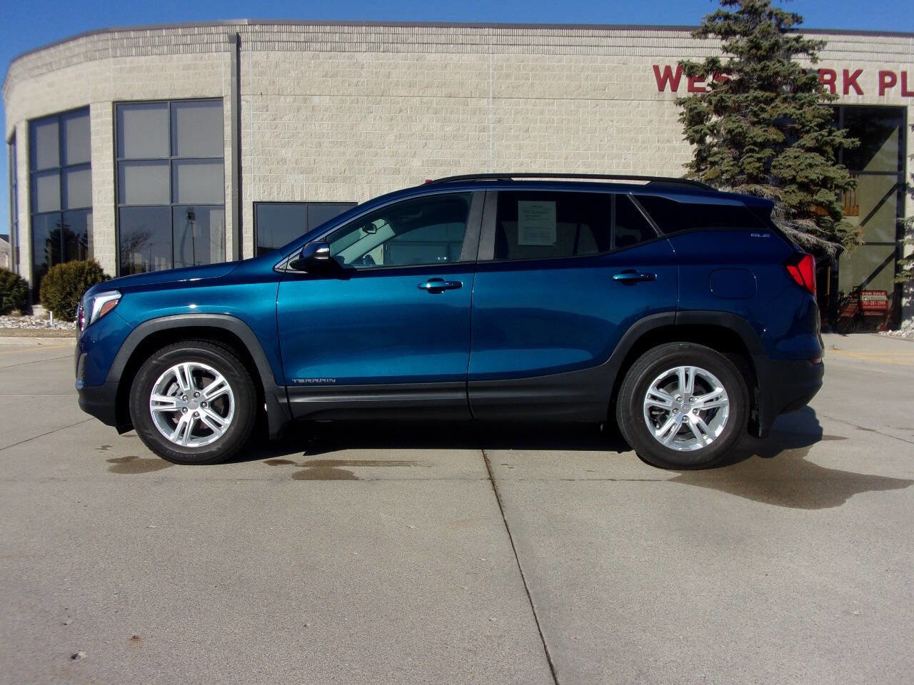 Used 2021 GMC Terrain SLE w/ Driver Convenience Package AWD/4WD image 1