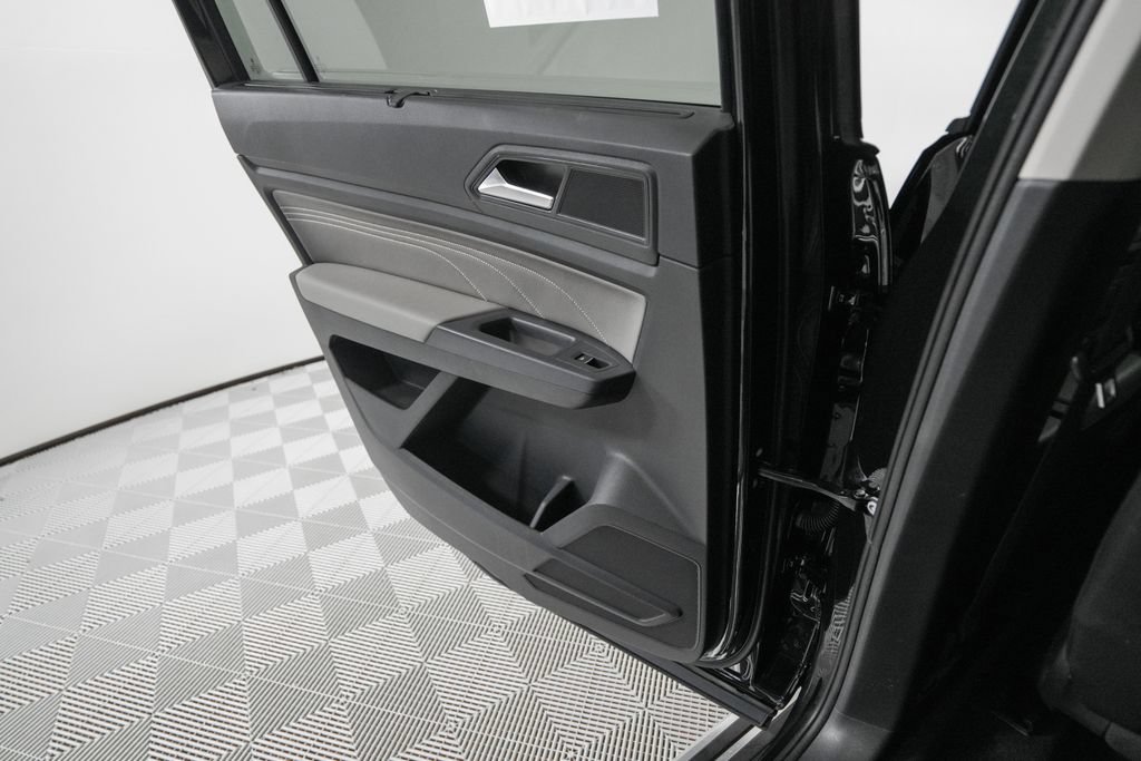 Used 2021 Volkswagen Atlas SE w/ Panoramic Sunroof Package FWD image 14