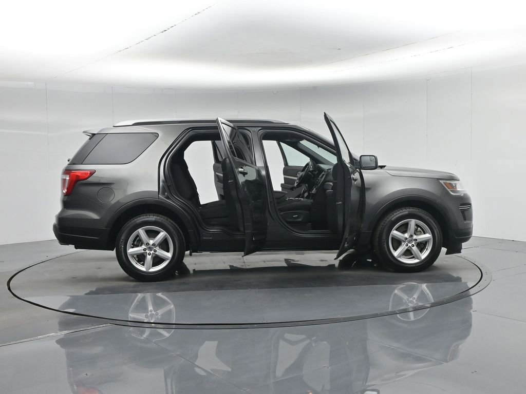Certified 2018 Ford Explorer XLT image 5