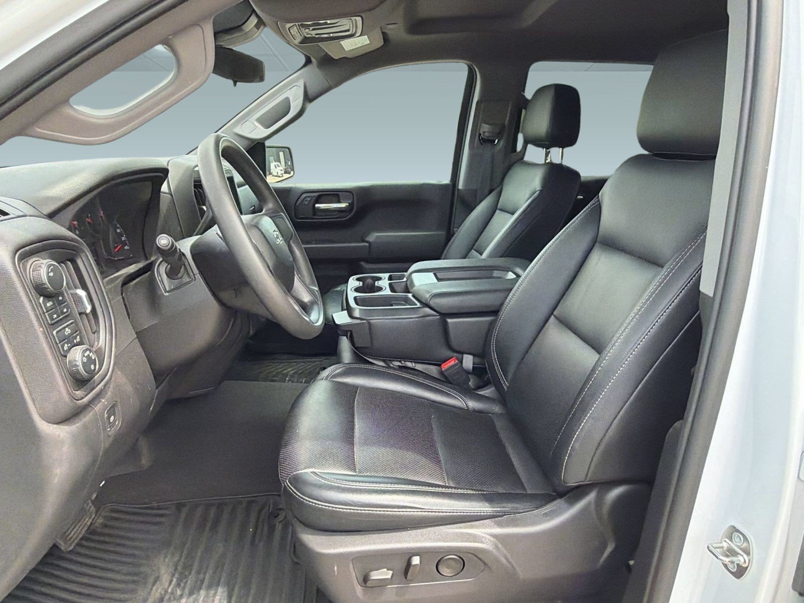 Used 2024 Chevrolet Silverado 1500 Custom Trail Boss w/ LPO, Dark Essentials Package AWD/4WD image 5