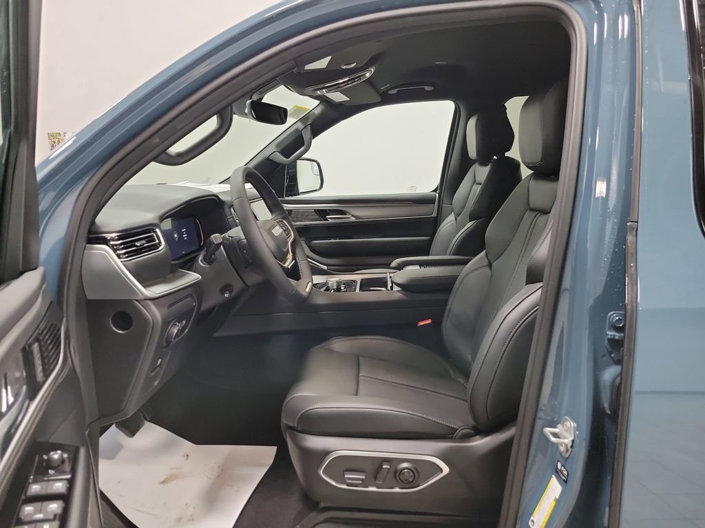 New 2026 Jeep Grand Wagoneer Limited AWD/4WD image 10